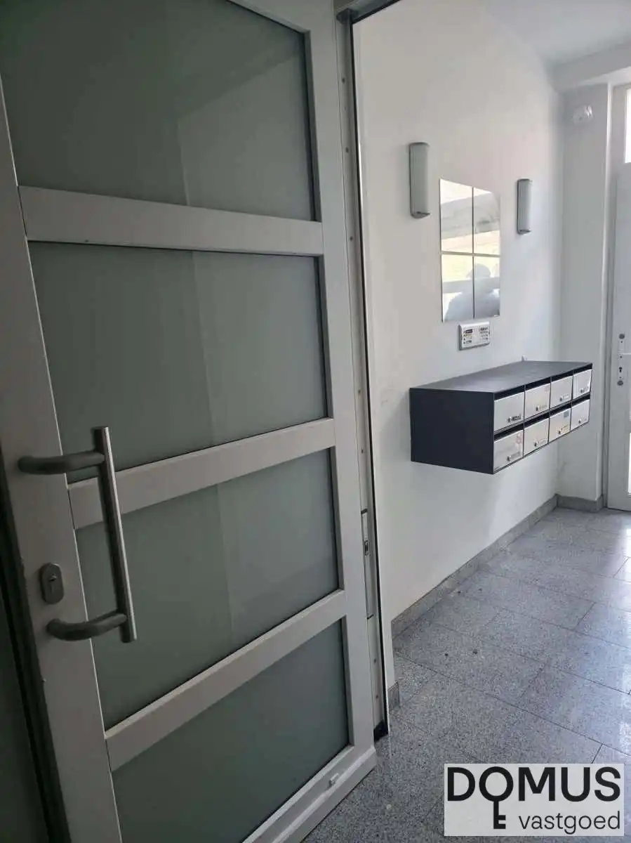 2 slaapkamer-appartement te koop in het hart van Evere foto 2