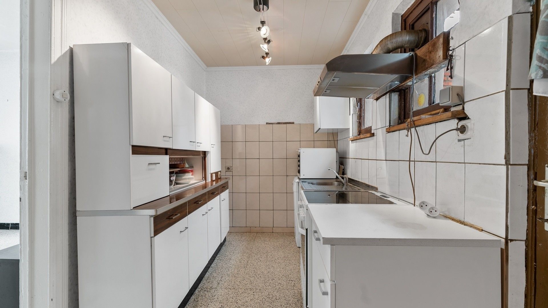 Te renoveren woning met 4 slpk's op een perceel van 3a 20 ca foto 6