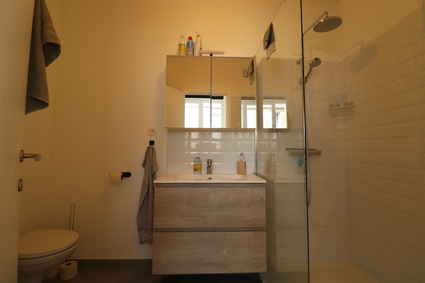 Modern appartement met één slaapkamer  foto 10