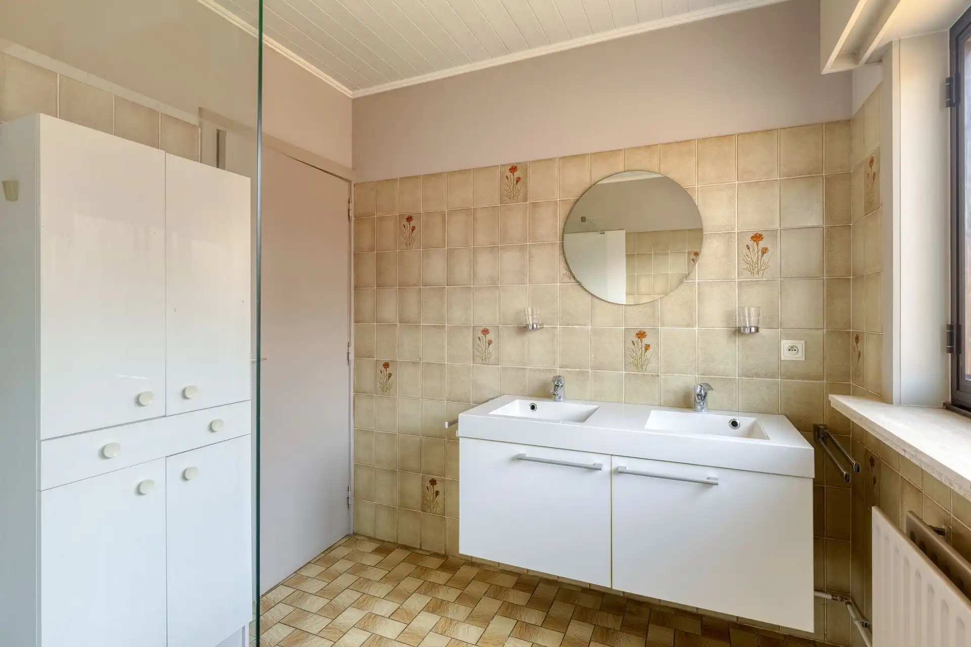 Vrijstaande woning, rustig gelegen,  met garage en tuin. foto 13