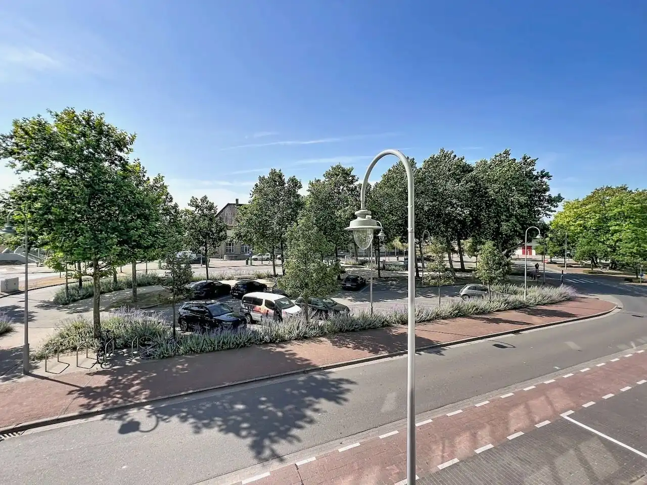 Zuidgericht appartement tegenover het station van Heist. foto 10