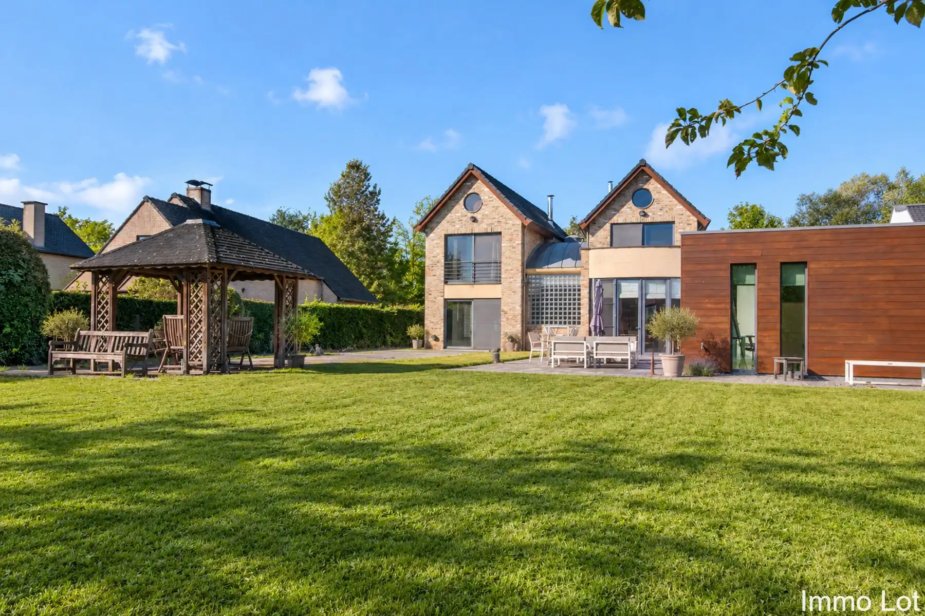 Villa met multifunctioneel bijgebouw, garage en ruime tuin foto 24
