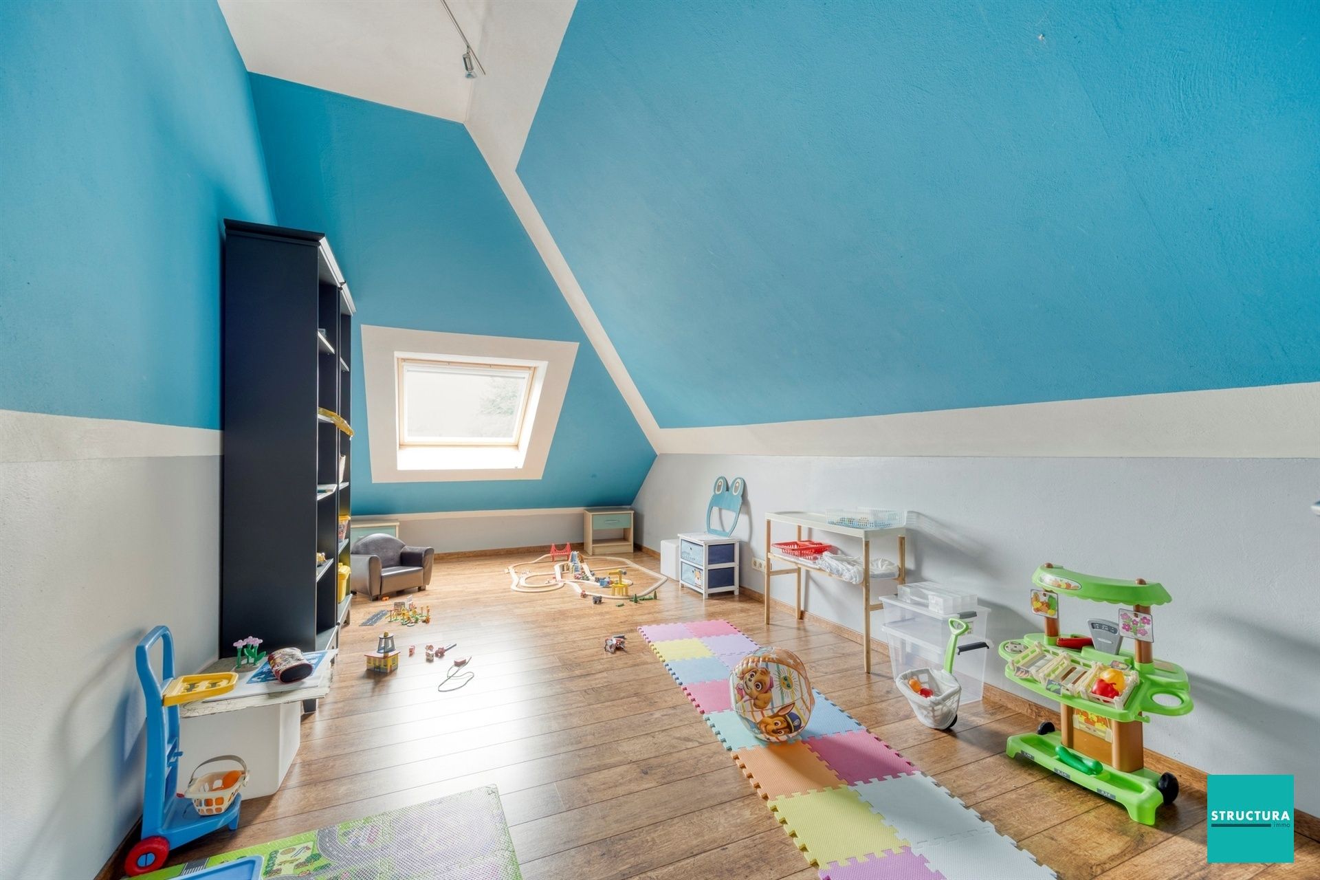 Opbrengsteigendom met 2 appartementen en 7 garageboxen foto 12