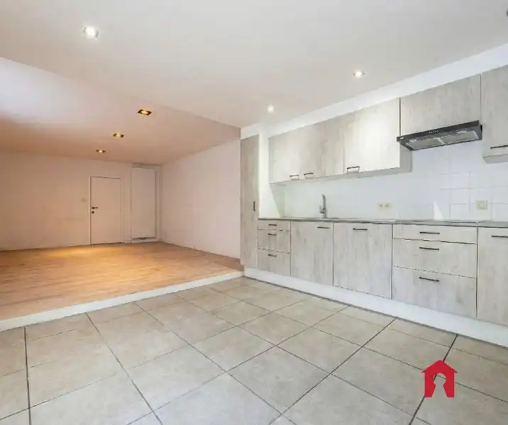 Gerenoveerde ruime gezinswoning met handelsruimte, garage, tuin en 3 slaapkamers op een perceel van 391 m² in het centrum van Wakken. foto 8