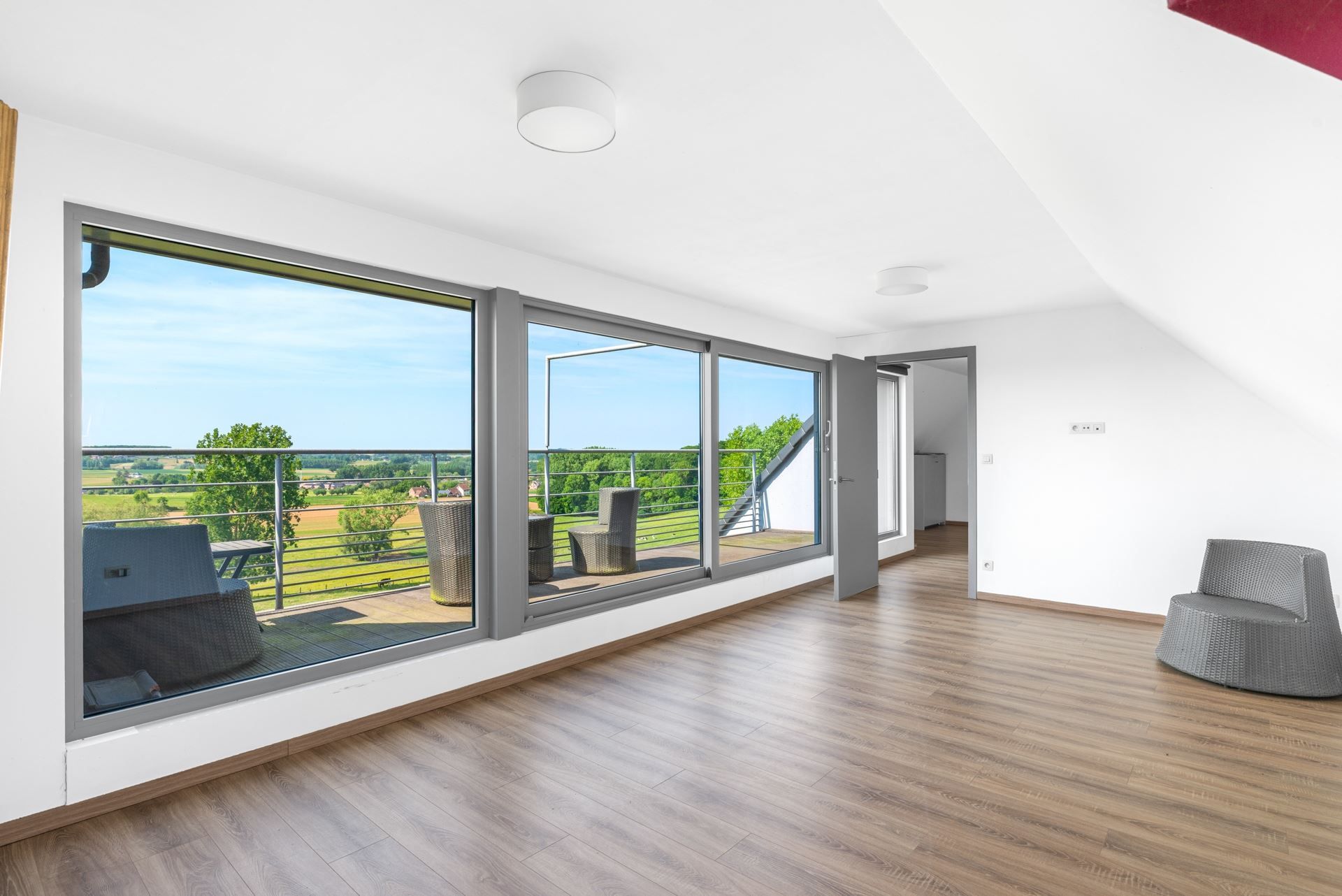 Zeer ruime villa met prachtig, landelijk zicht foto 9