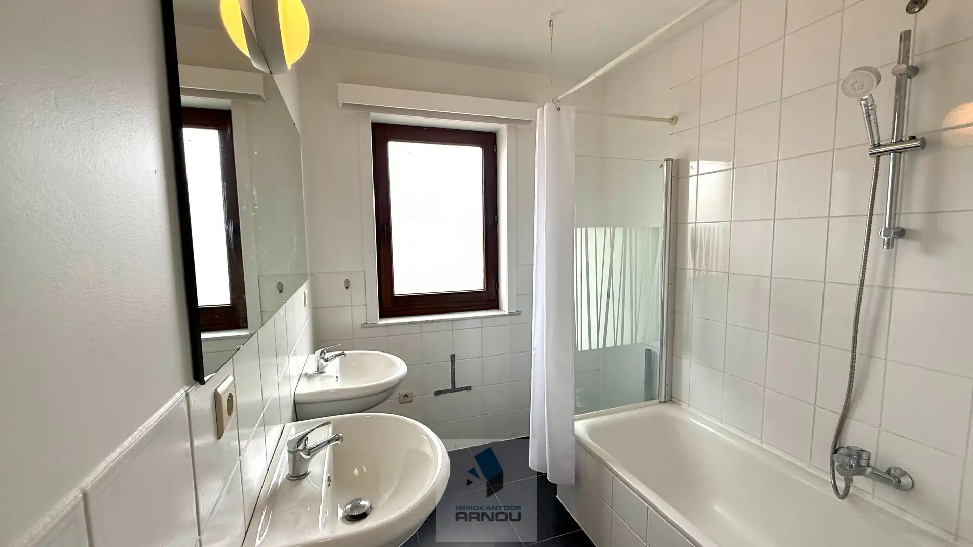 Ruim appartement met 2 slaapkamers en met garage op rustige ligging foto 10