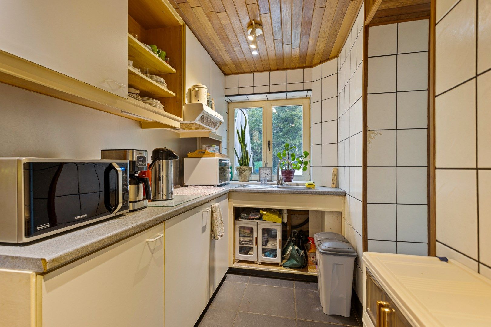 Rustig en groen gelegen woning op een perceel van ca 24a !  foto 6