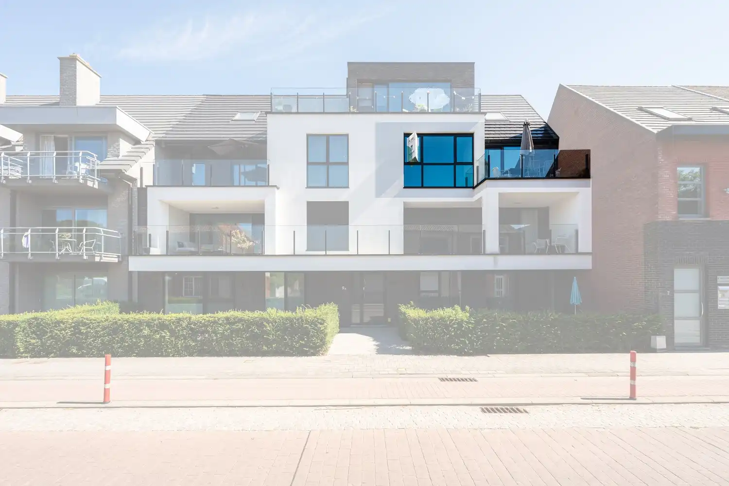 Modern appartement met ruim terras én garage in Sint-Jan-in-Eremo foto 19