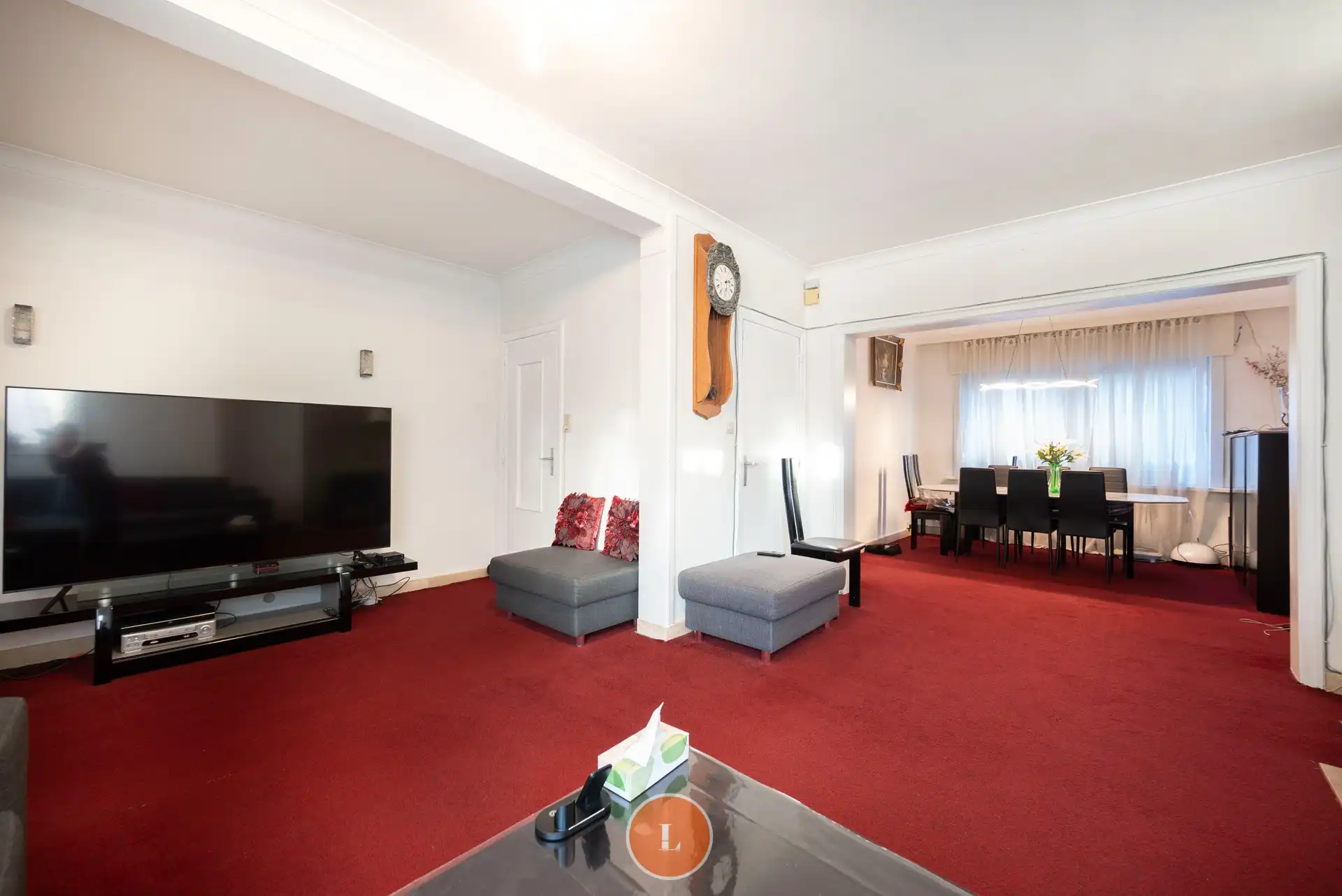 Goed onderhouden woning met 5 slaapkamers, tuin en 2 garages foto 3