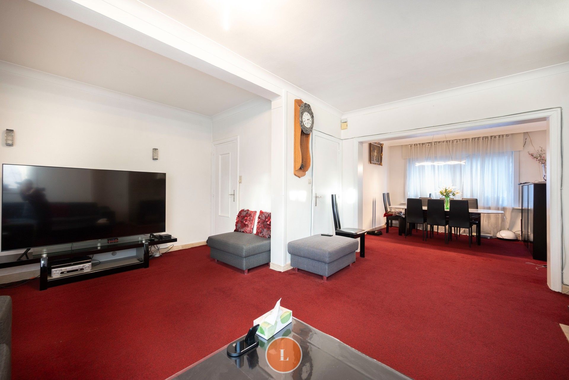 Goed onderhouden woning met 5 slaapkamers, tuin en 2 garages foto 3