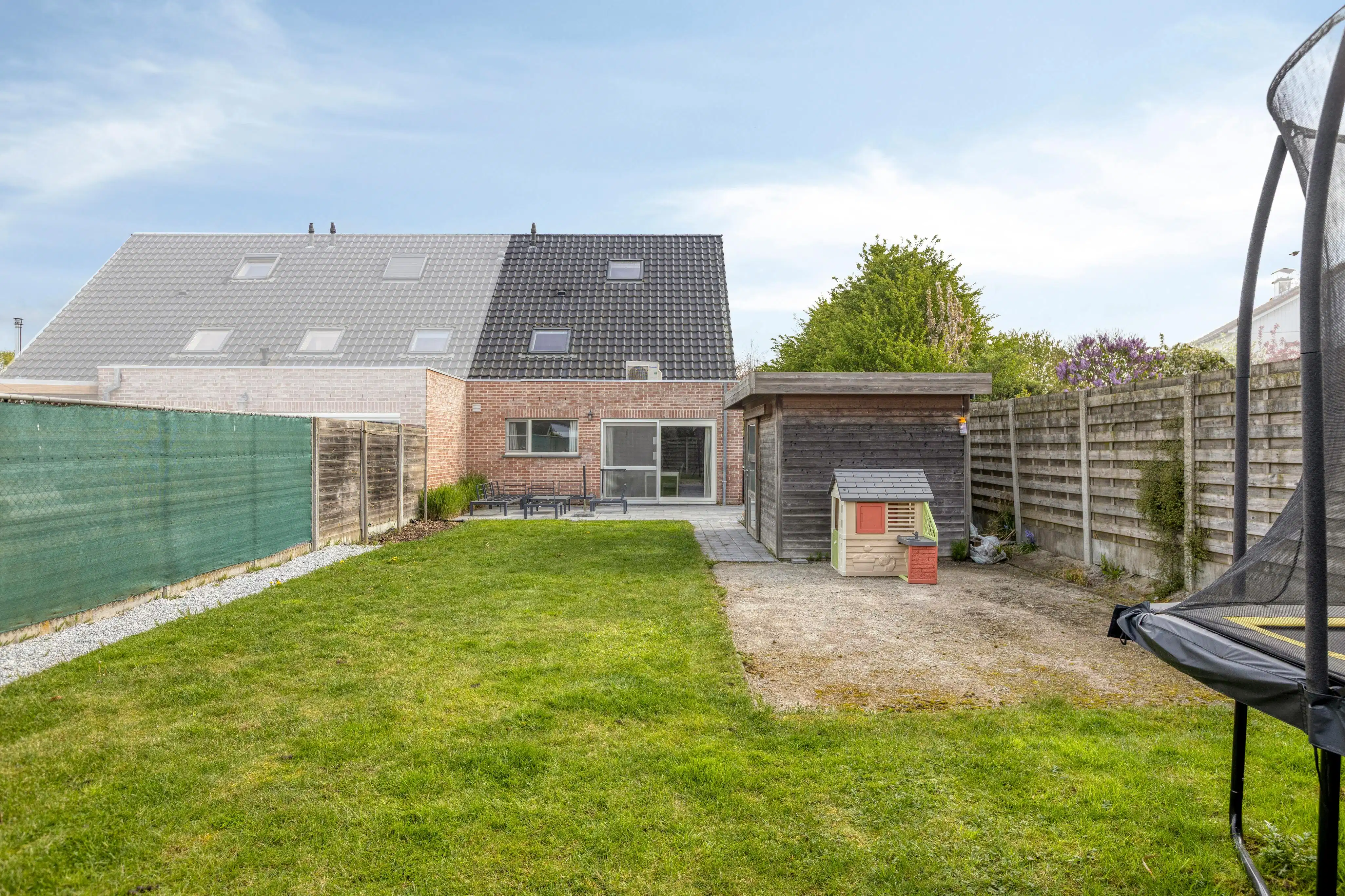 Halfopen huis te koop in Ieper met 3 kamers, garage en tuin foto 18