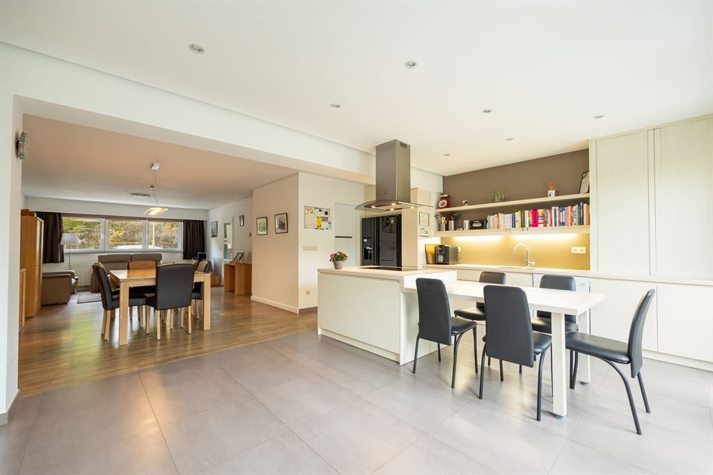 Energiezuininge woning in groene wijk foto {{pictureIndex}}