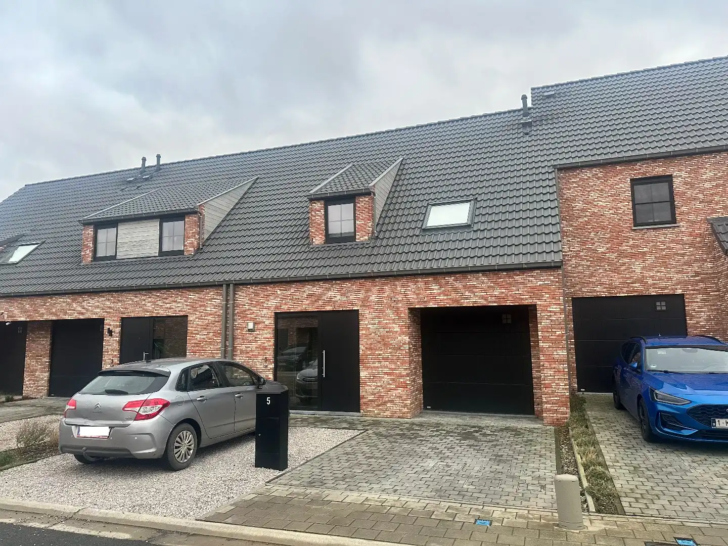 Uitstekend gelegen nieuwbouwwoning met garage foto {{pictureIndex}}