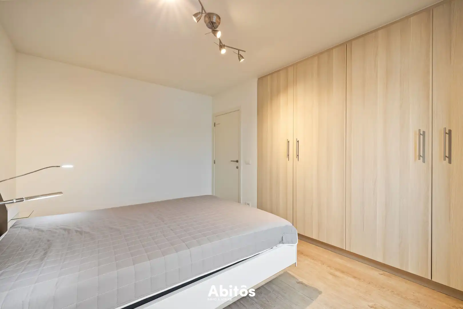 Instapklaar 2-slaapkamer appartement met terras op toplocatie nabij Gent-Dampoort foto 13