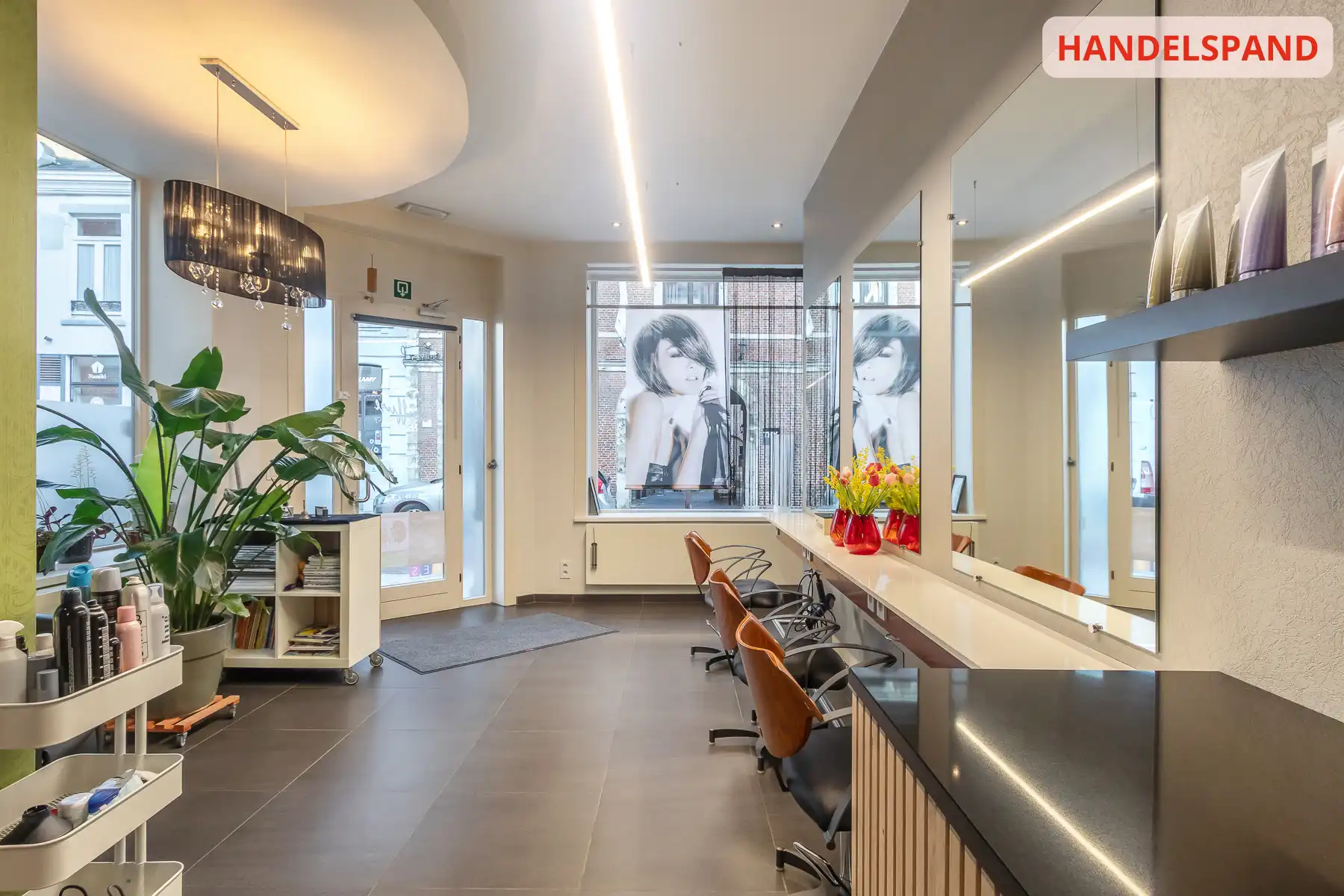 Investeringspand met handelsruimte en twee appartementen foto 2