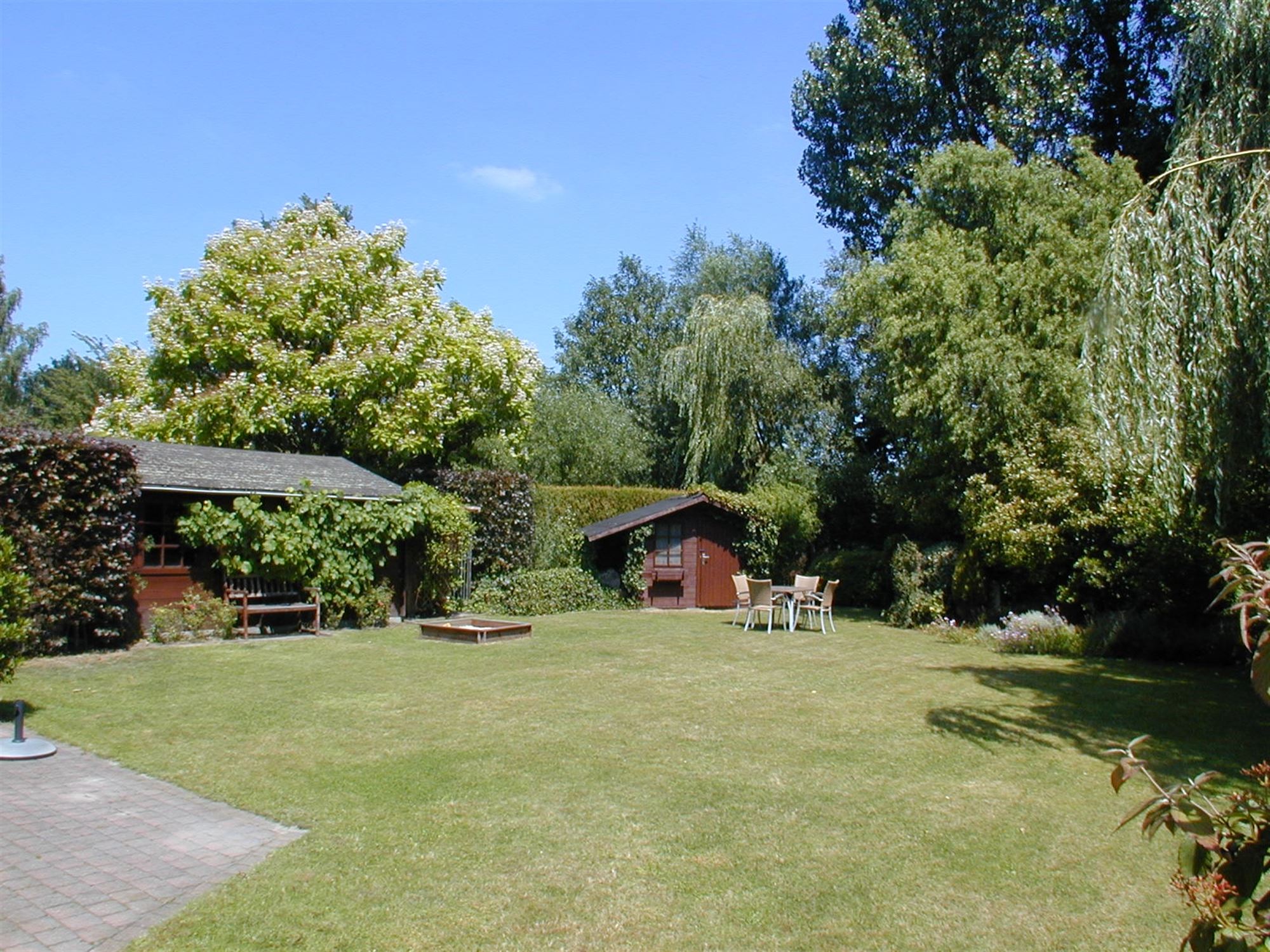 Mooi, residentieel en bijzonder rustig gelegen alleenstaande woning met mooie tuin. foto 13