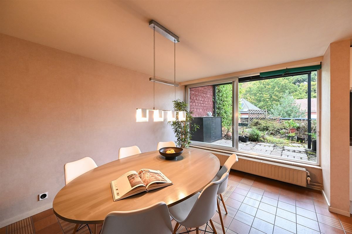 Ruime splitlevel woning met veel potentieel foto 4