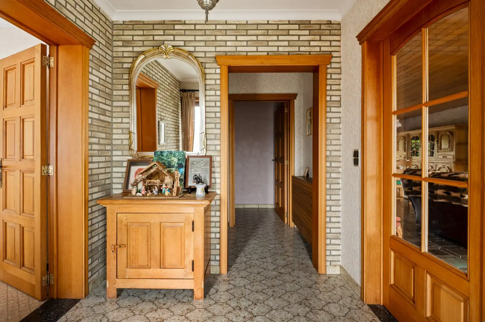 Gelijkvloerse woning met veel potentieel op een ruim perceel nabij het centrum van Herselt! foto 3