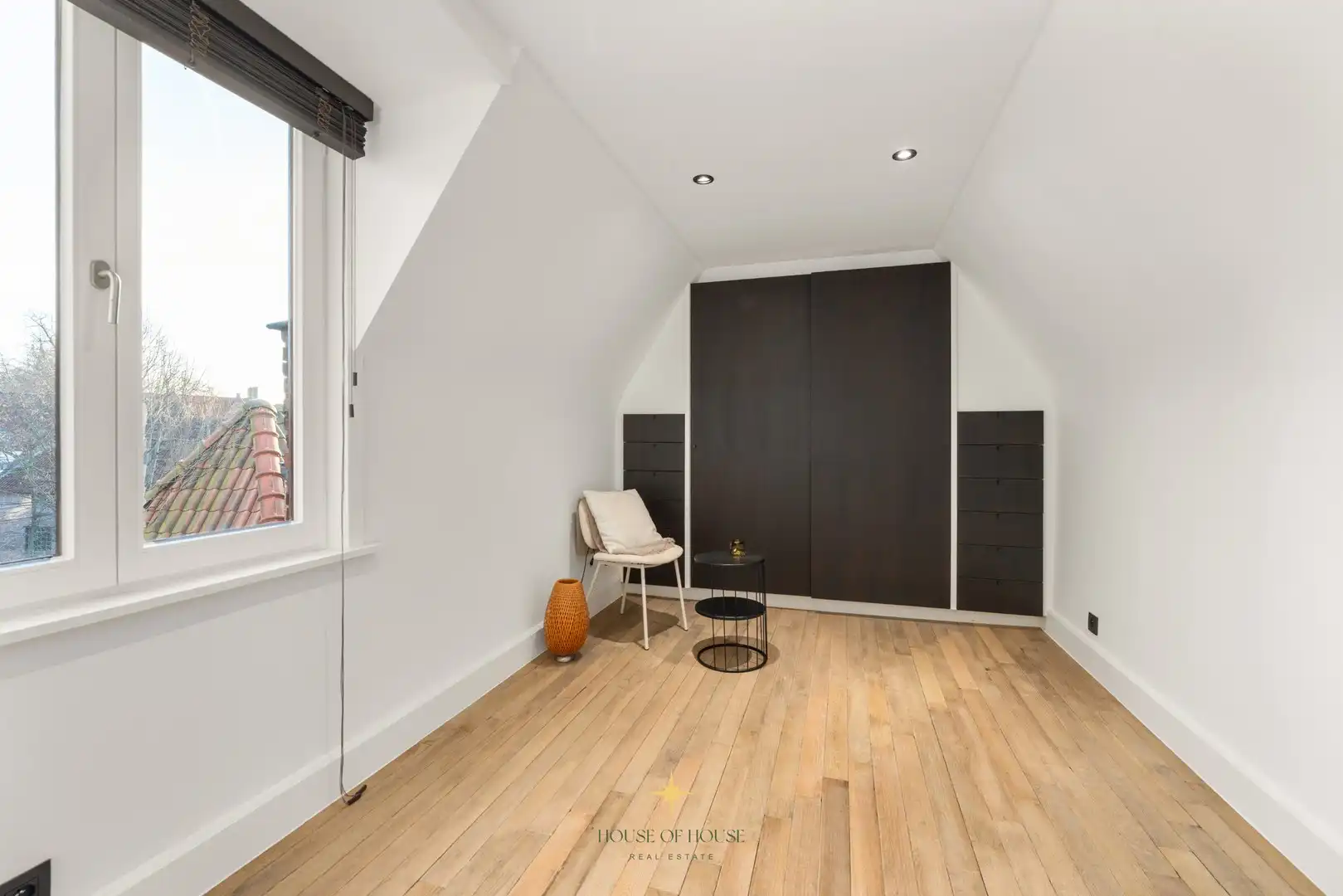 Subliem gerenoveerde stadswoning in een uitzonderlijk historisch kader rond de Onze-Lieve-Vrouwekerk, zonder renovatieverplichting foto 16