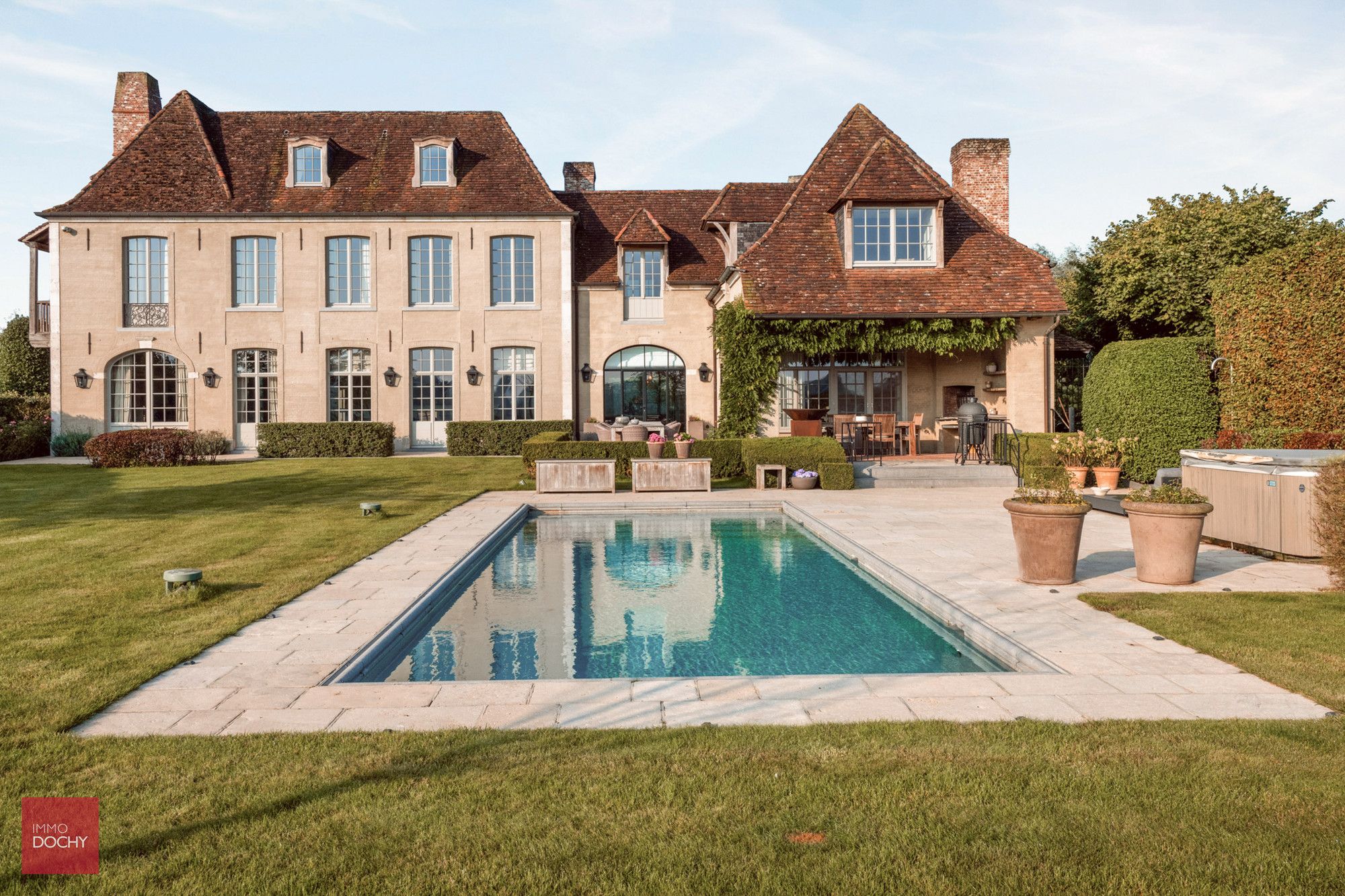 Recente luxe-villa met zwembad foto 2