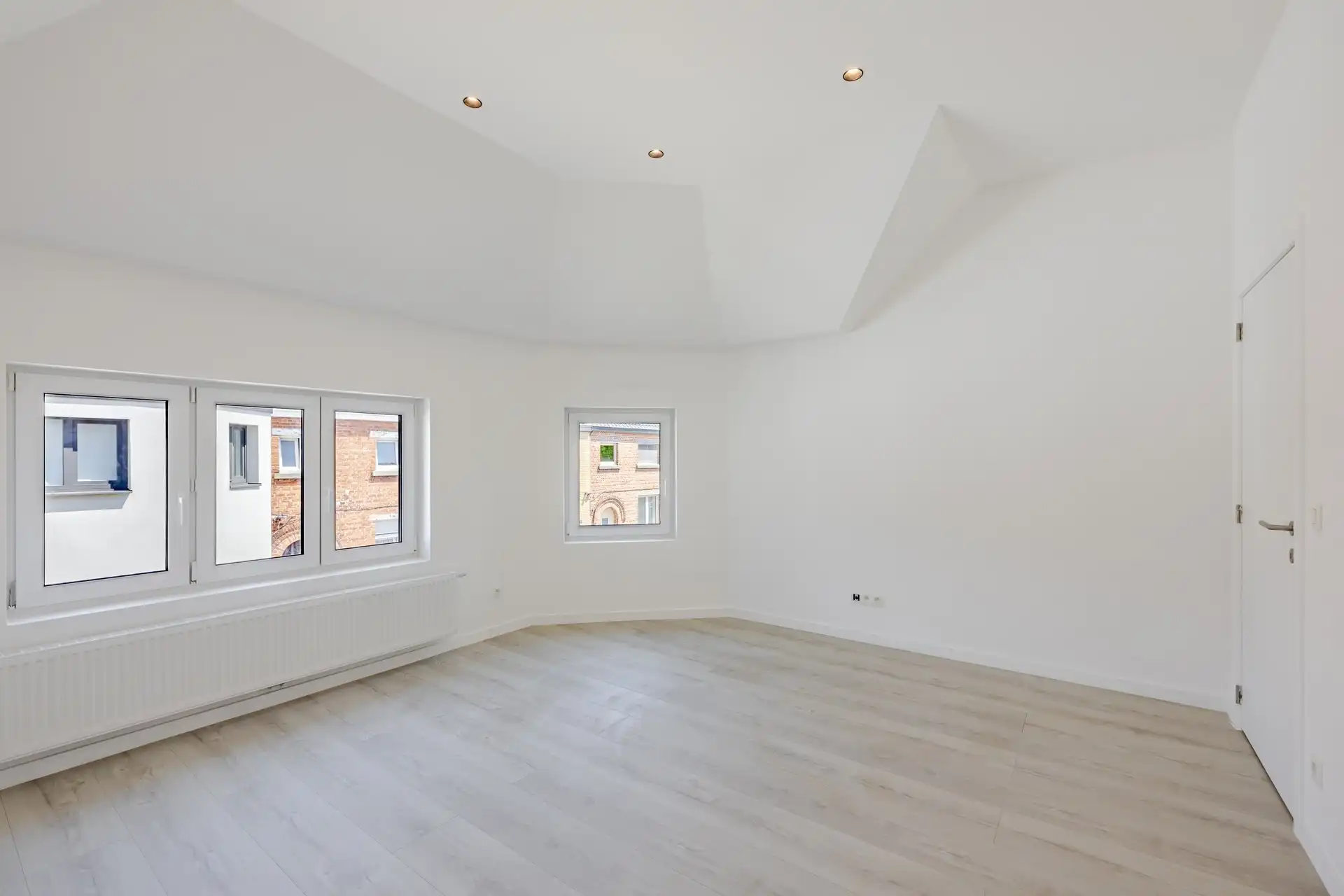 Top gerenoveerde woning met 2 slks en terras foto 15