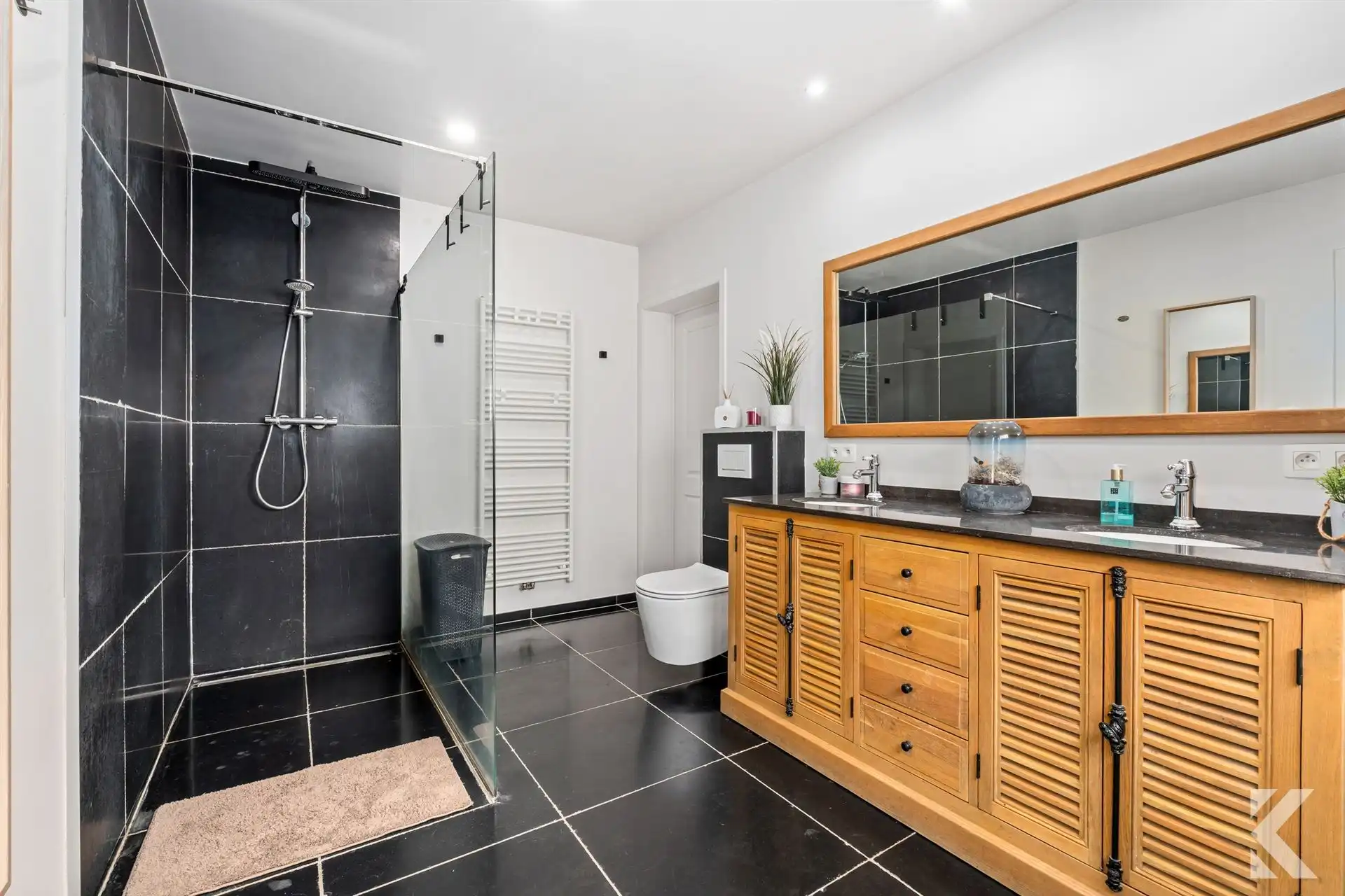 Volledig gerenoveerde woning met tuin, garage, EPC-B foto 6