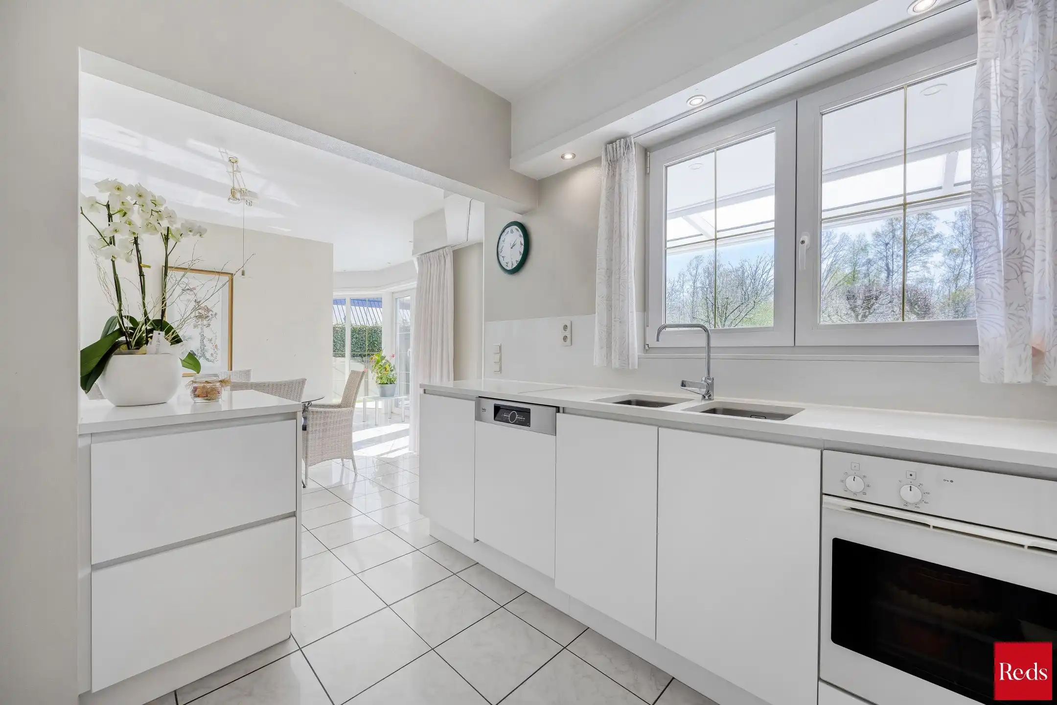 Ruime woning in oase van rust met prachtige tuin foto 12