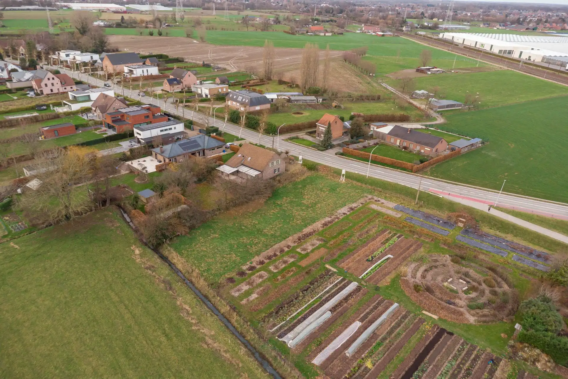 Perceel villagrond van 1083m2 & ZUID-tuin foto 4