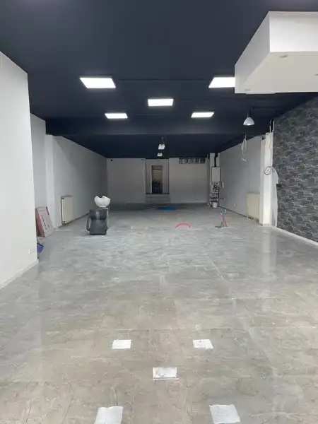 NU IN PRIJS VERLAAGD -> Absolute buitenkans: centraal gelegen handelspand van 200m² in het centrum van Leopoldsburg foto 9