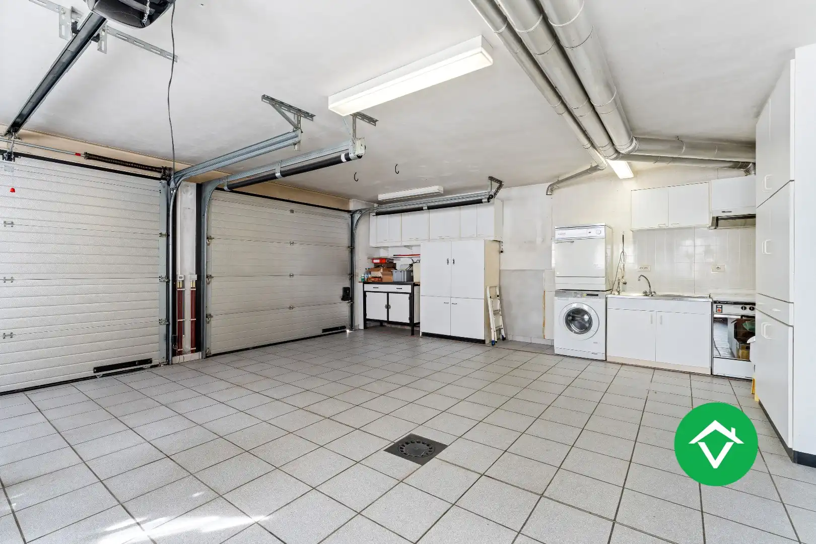 Stevige woning op gunstige ligging met 7 slaapkamers, dubbele garage en tuin te Roeselare foto 17