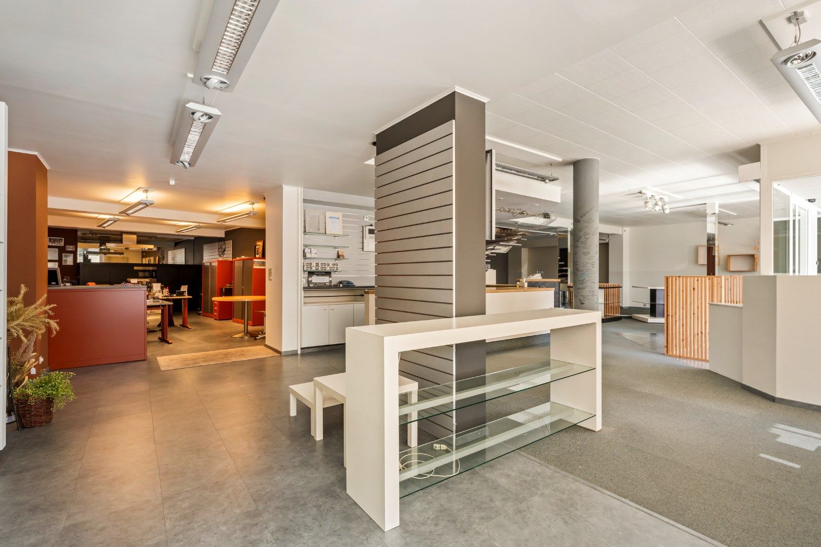 HANDELSRUIMTE + WOONST + VERHUURD APPARTEMENT foto 8