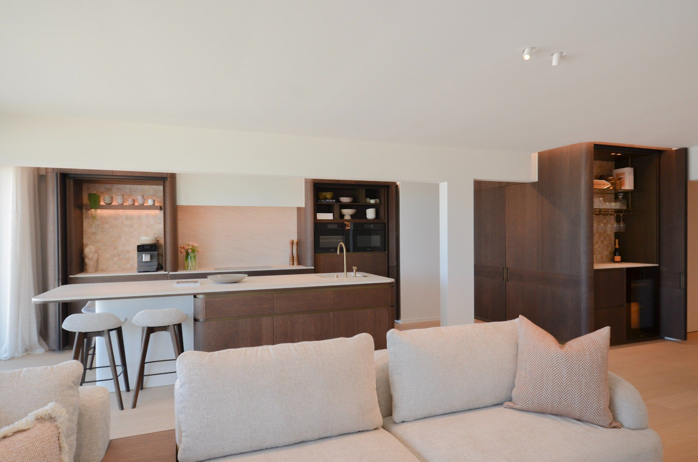 Uitzonderlijk gerenoveerd appartement met frontaal zeezicht in het Zoute. foto 13