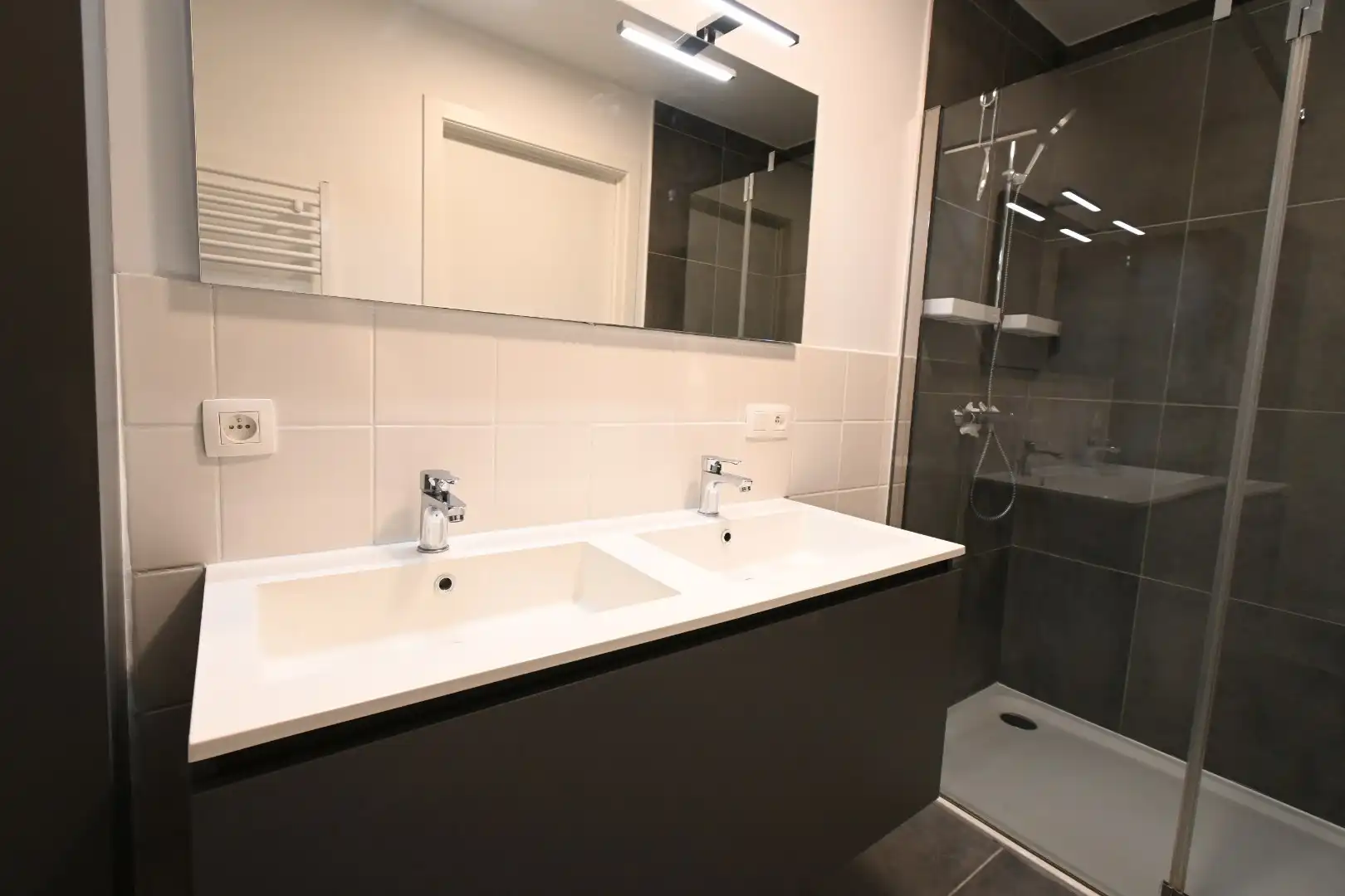 Knap recent appartement met 2 slaapkamers en mooi uitzicht + autostandplaats foto 7