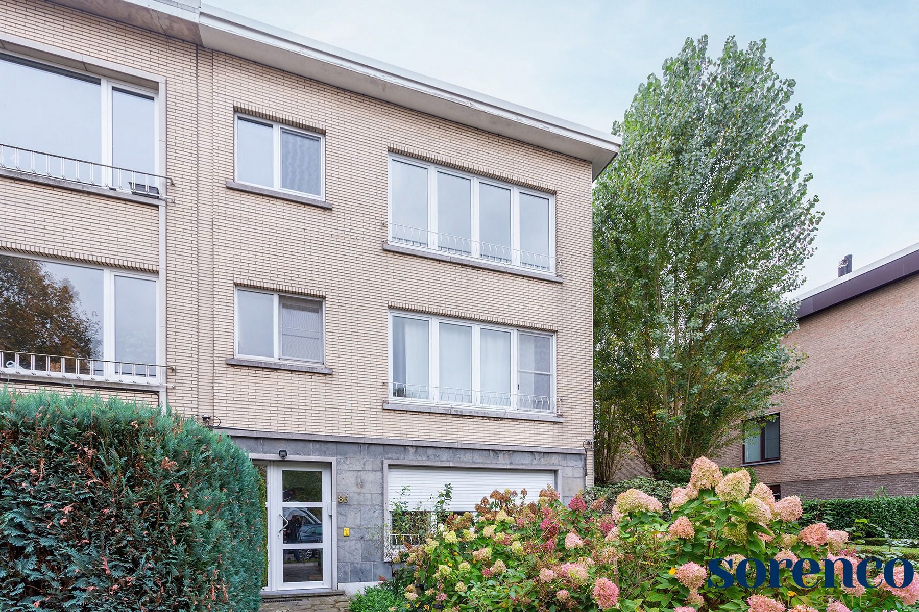 Wilrijk - Gerenoveerd en lichtrijk hoekapp.+ terras. foto 21