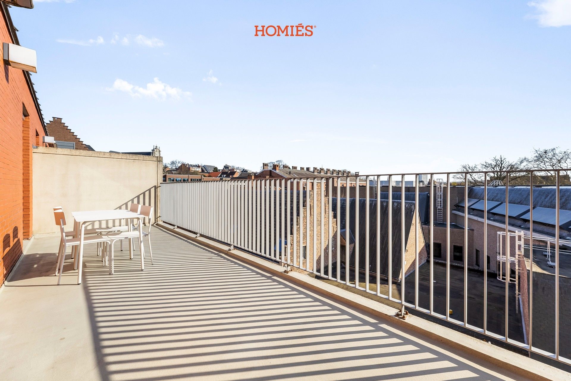 Ruim appartement met 3 slpk, riant terras en autostaanplaats foto 2