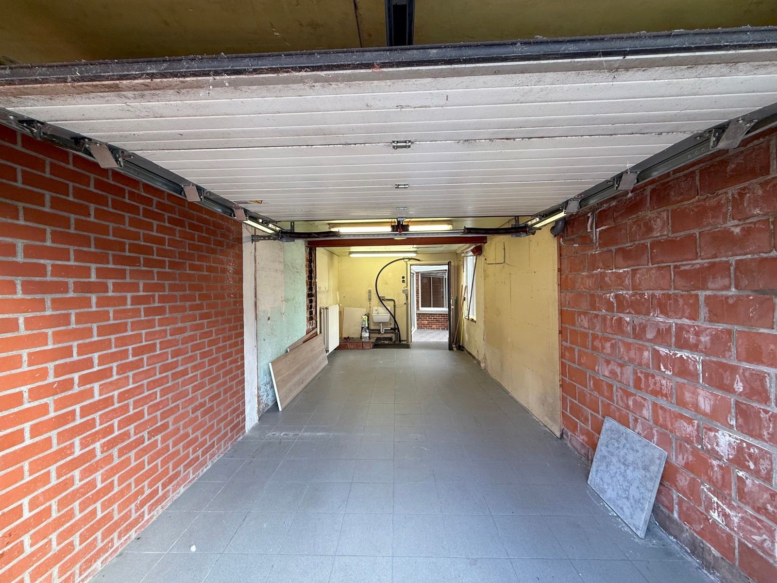 Half open woning met 4 slaapkamers, tuin en garage foto 26