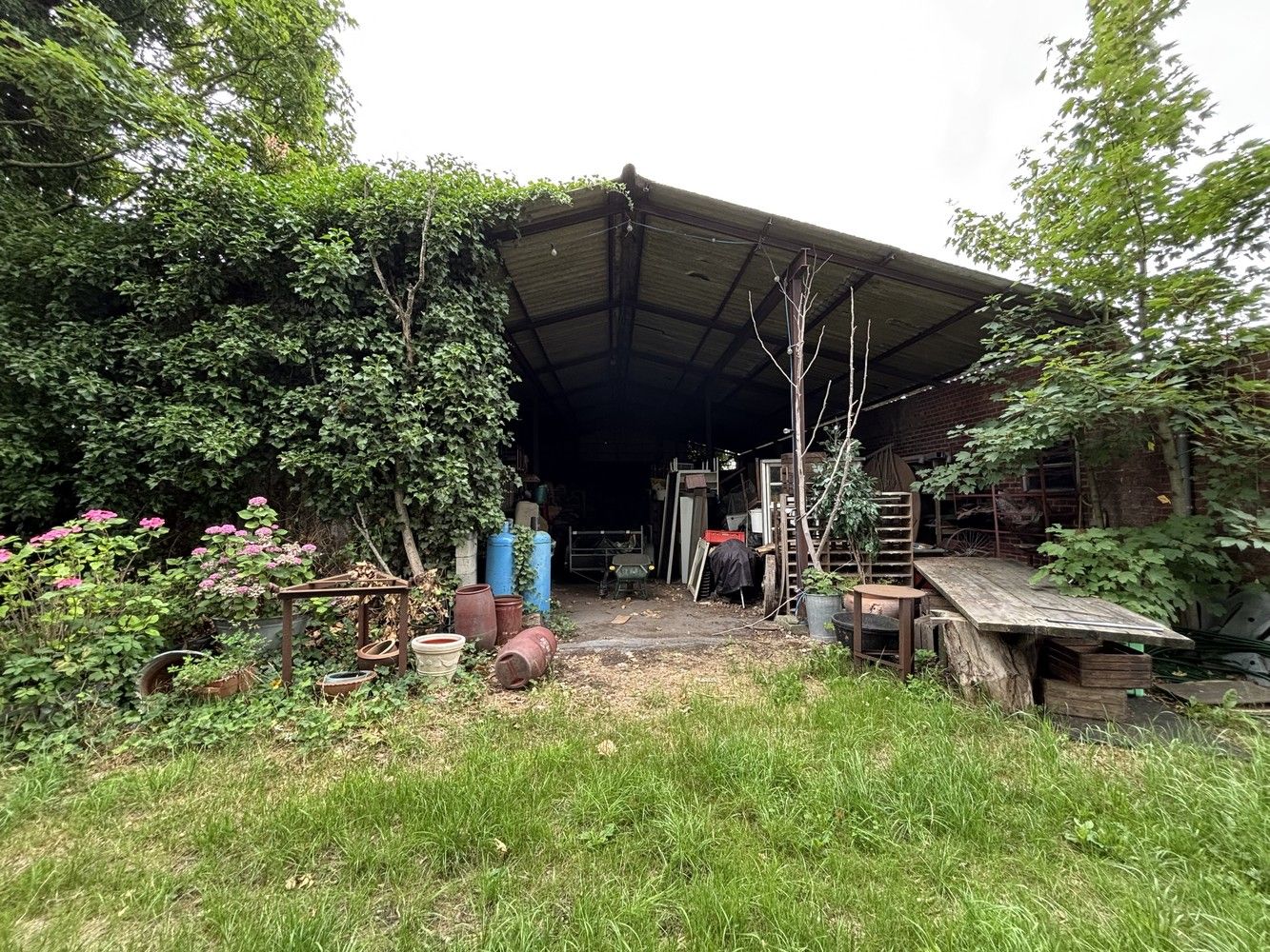 Woning-bijgebouw met tuin te Zwevezele foto 2