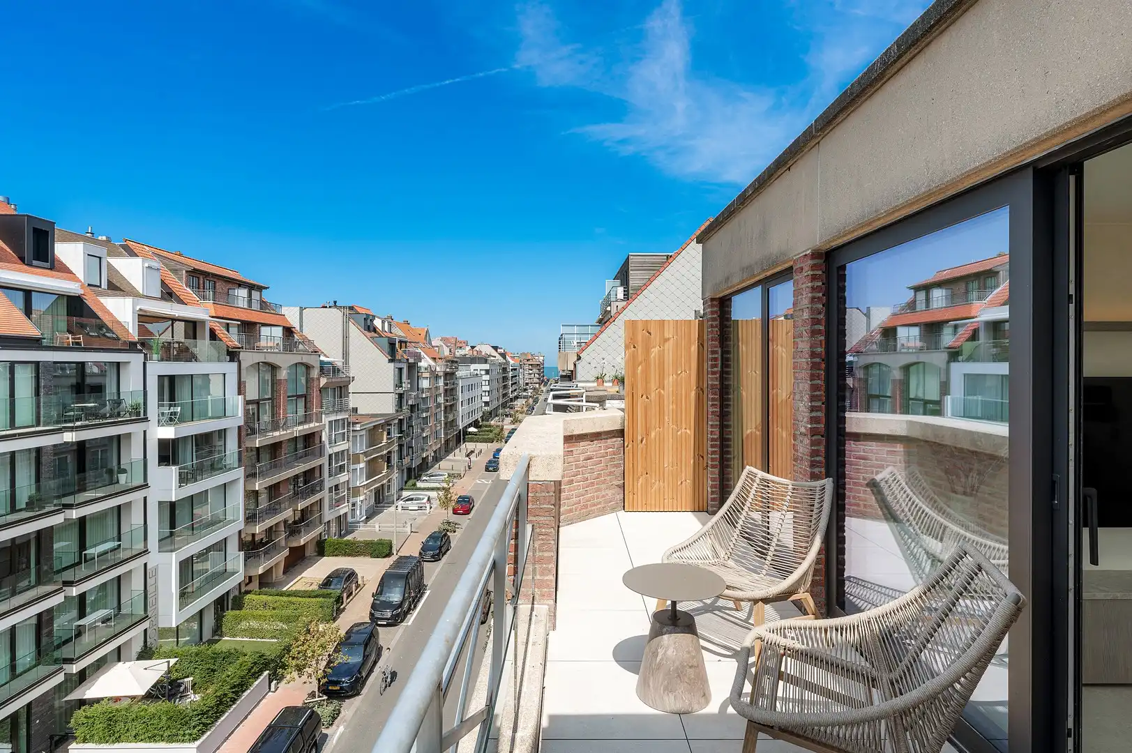 Prachtig gerenoveerd duplex hoekappartement nabij de Lippenslaan. foto {{pictureIndex}}