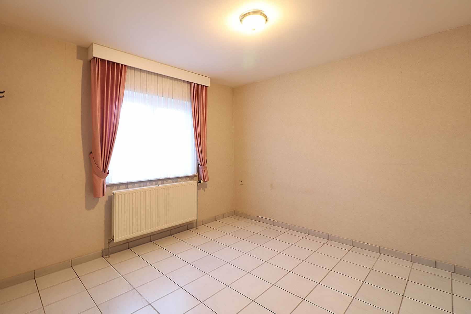 Ruime woning met 4 slpk. en garage in centrum Molenbeersel.  foto 16