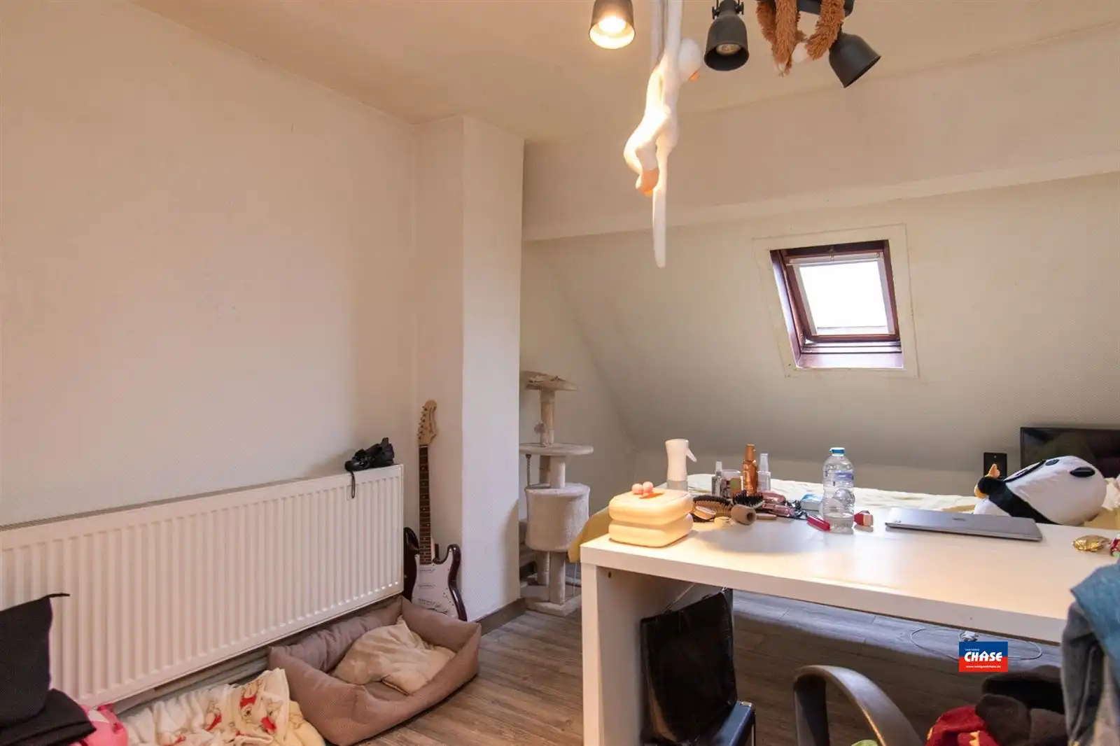 Woonhuis met tien slaapkamers en hangaar foto 17