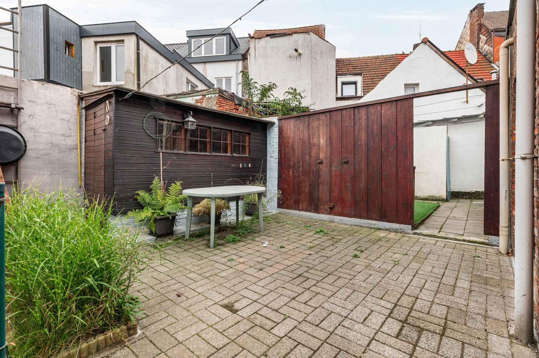 Verrassend ruime woning met koer foto 2