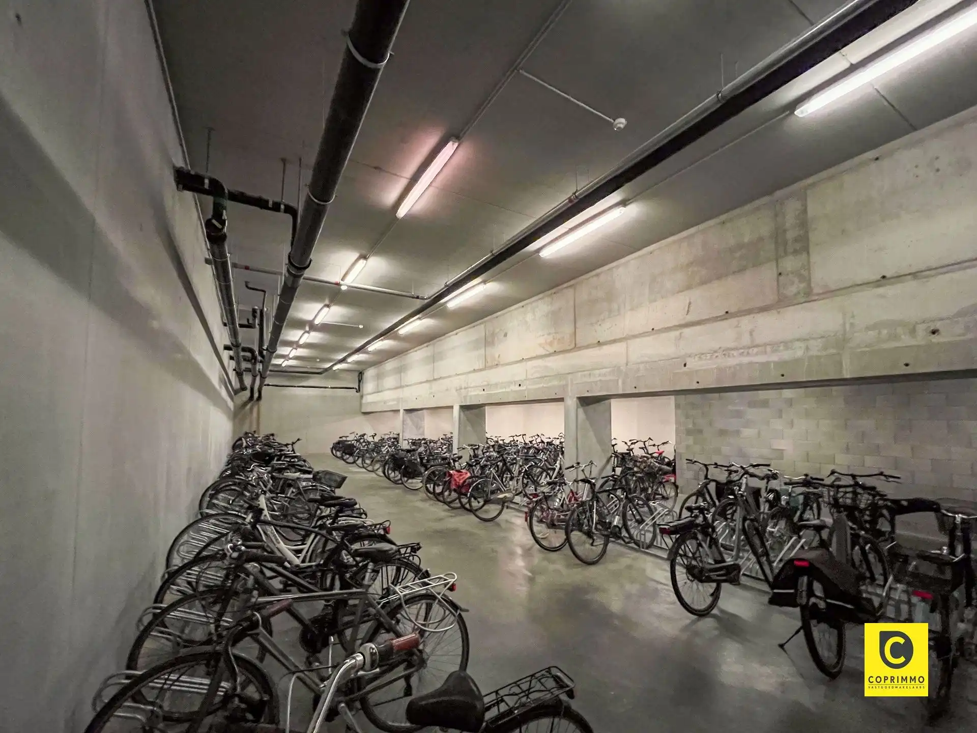 Modern 1 slaapkamer appartement met groot terras foto 9