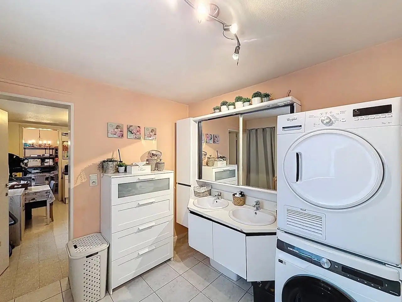 Charmante rijwoning met grote tuin en garage inhuis foto 12