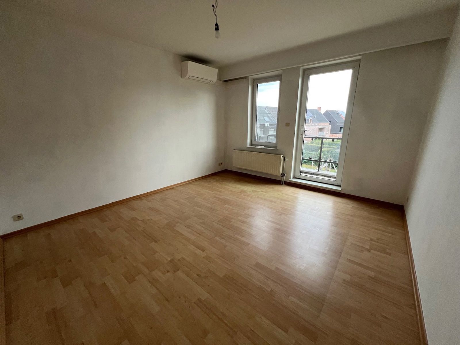 App met 2 slpk, bureau, terras en parking foto 13