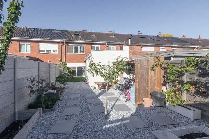 Rustig gelegen woning met 4 slaapkamers, terras en tuin (Energielabel C, centrale verwarming, elektriciteit goedgekeurd...). foto 16
