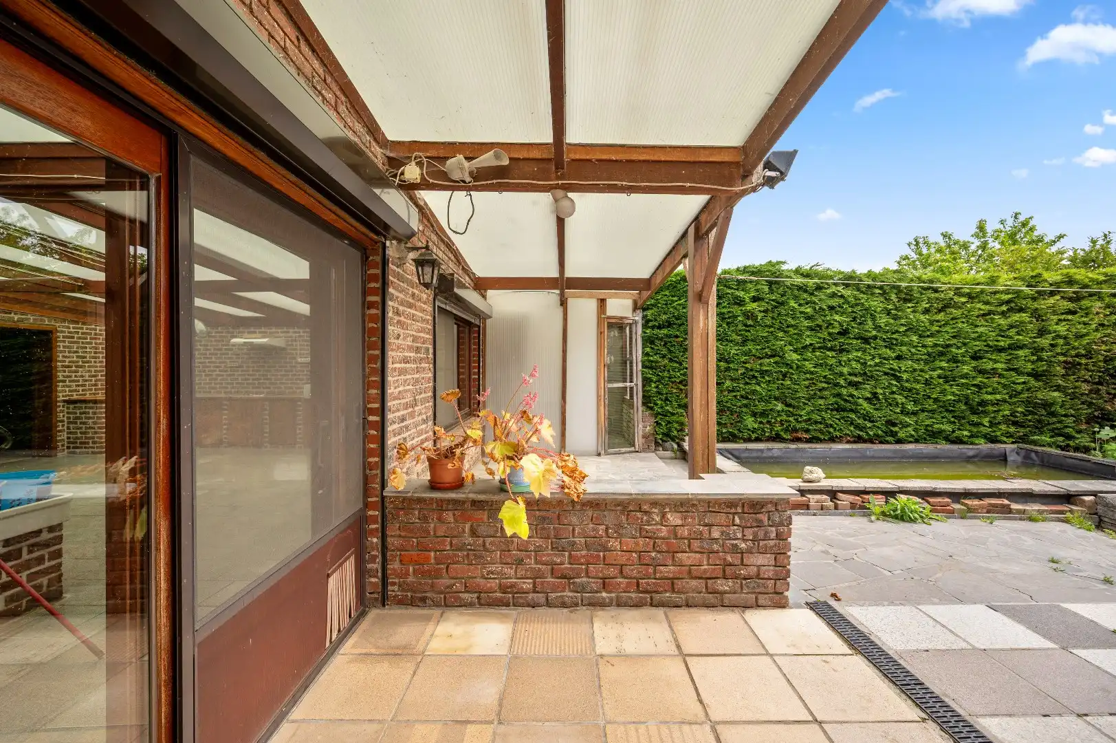 Ruime te renoveren rijwoning met ontzettend veel potentieel en een leuke tuin foto 22