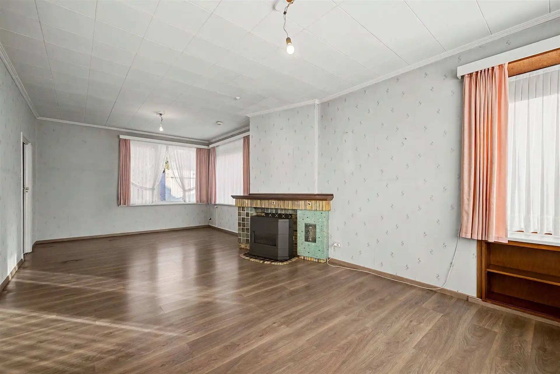 Uitstekend gelegen halfopen bebouwing met ruime oprit, 3 slaapkamers en uitgestrekte tuin foto 5