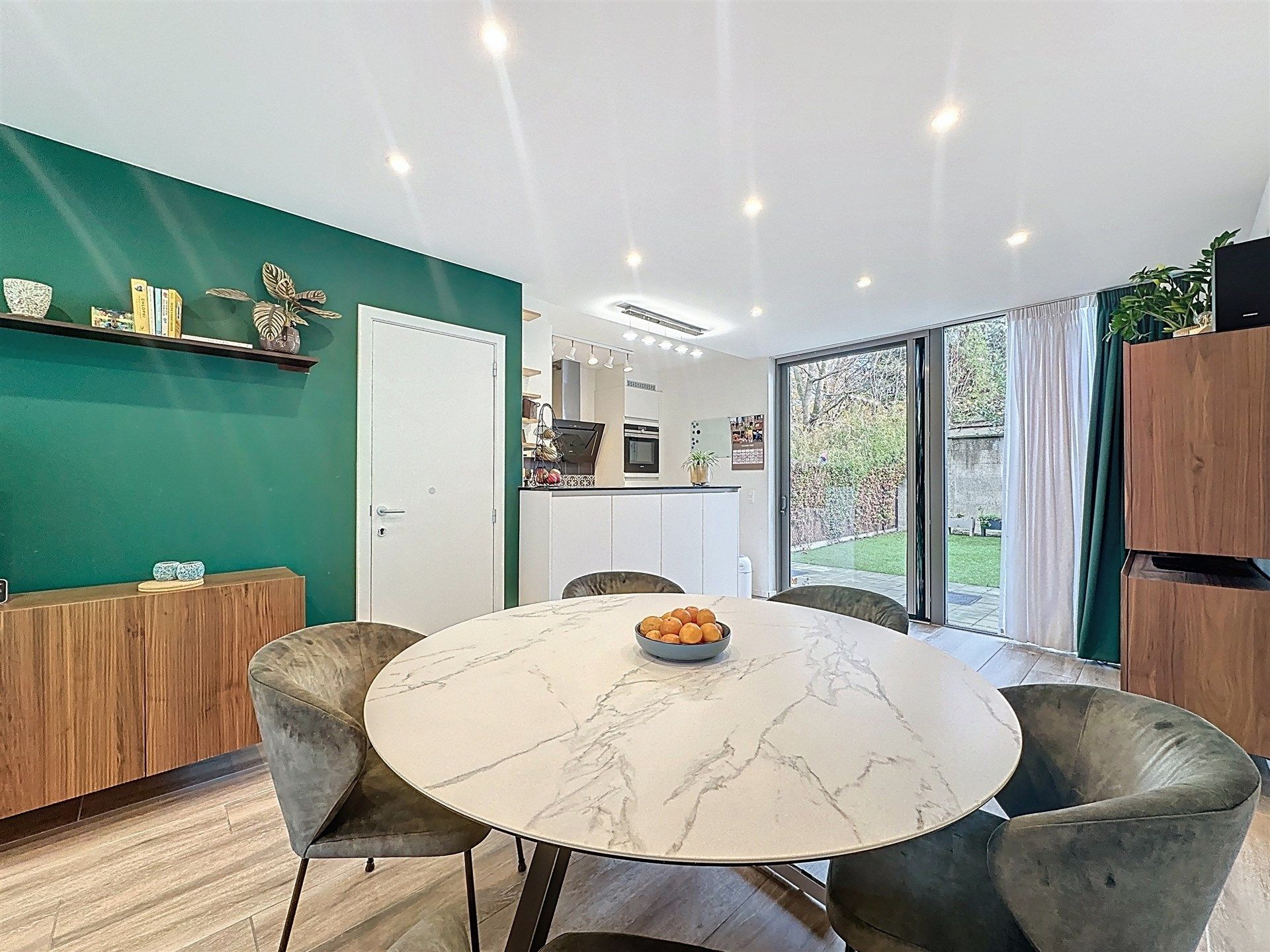 Recente woning met 4 slk en autostaanplaats op toplocatie foto 3