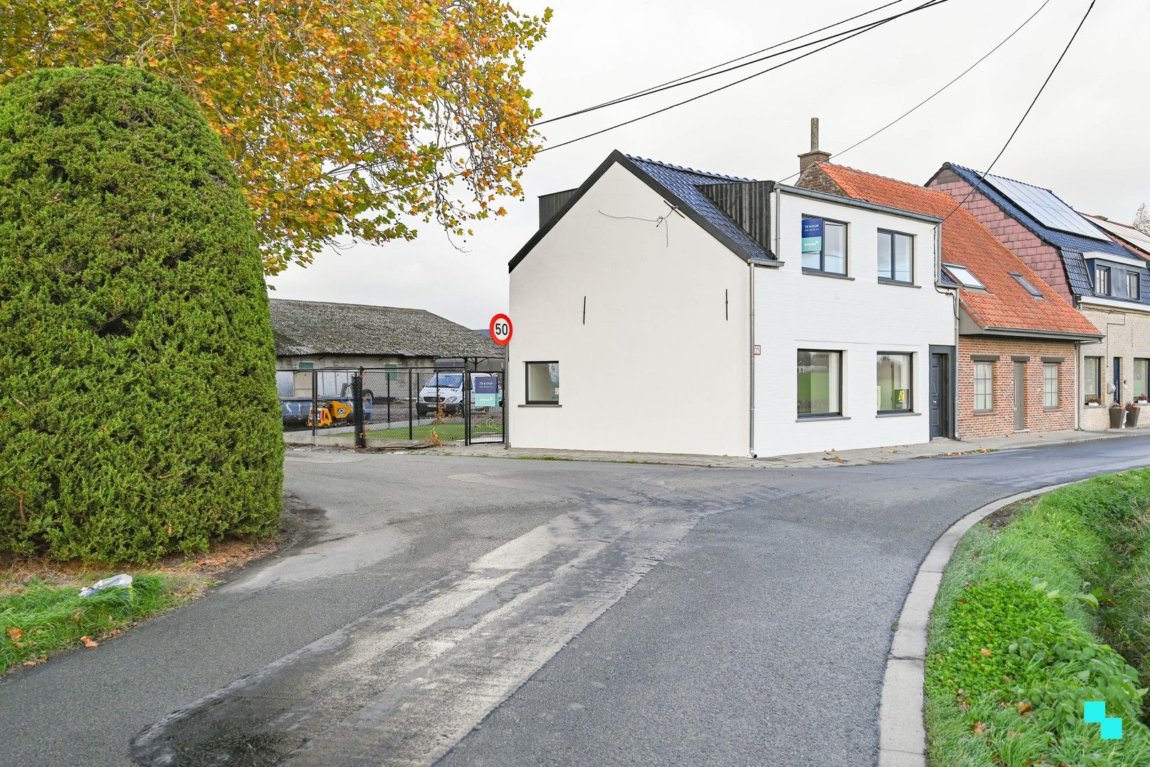 Volledig gerenoveerde woning met zicht op de velden foto 3
