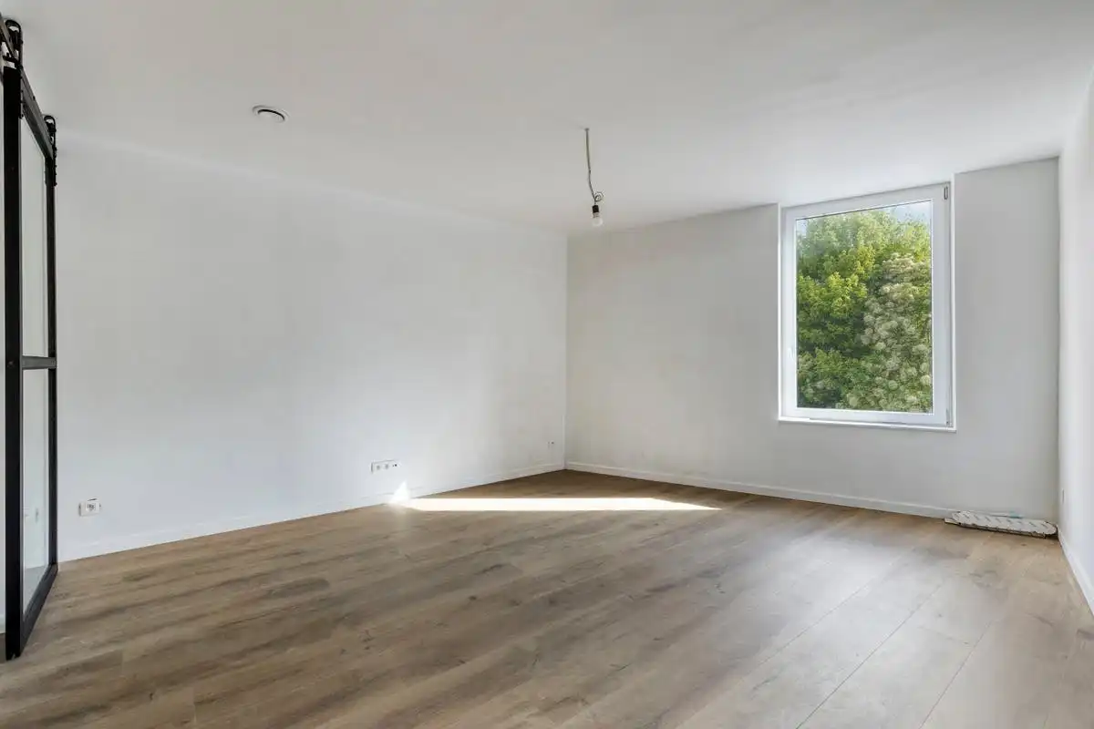 Instapklare totaalrenovatie met 3 slaapkamers in Kortrijk! foto 8